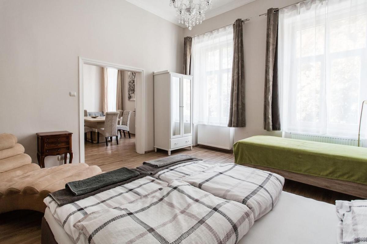 Buda Castle -shiny 3 Bedrooms Apartment