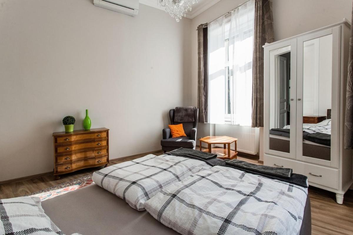 Apartment Buda Castle -shiny 3 Bedrooms Budapest