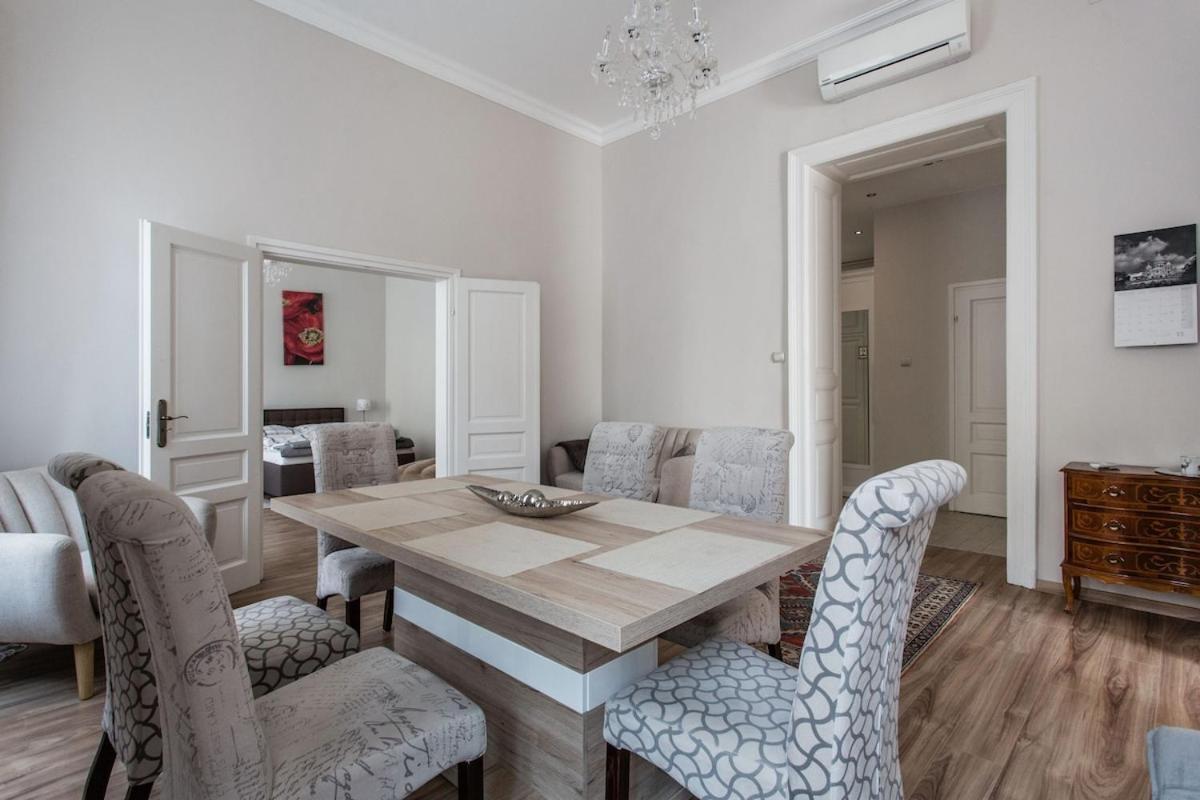 Buda Castle -shiny 3 Bedrooms Apartment *